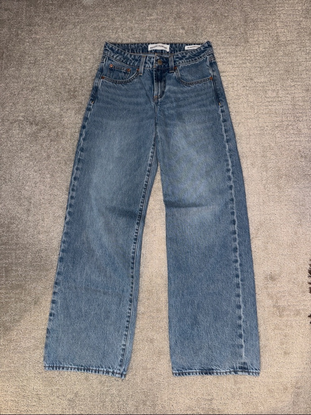 Aritzia Denim Forum Women’s Blue Straight-Leg Jeans - Picture 2 of 4